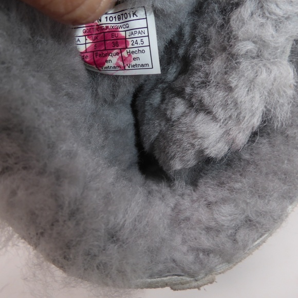 🔥❤️FINAL CLERANCE🔥🔥 * UGG Gita Pom Pom Boots Youth Mis-matched Size Pair NEW - Picture 5 of 8